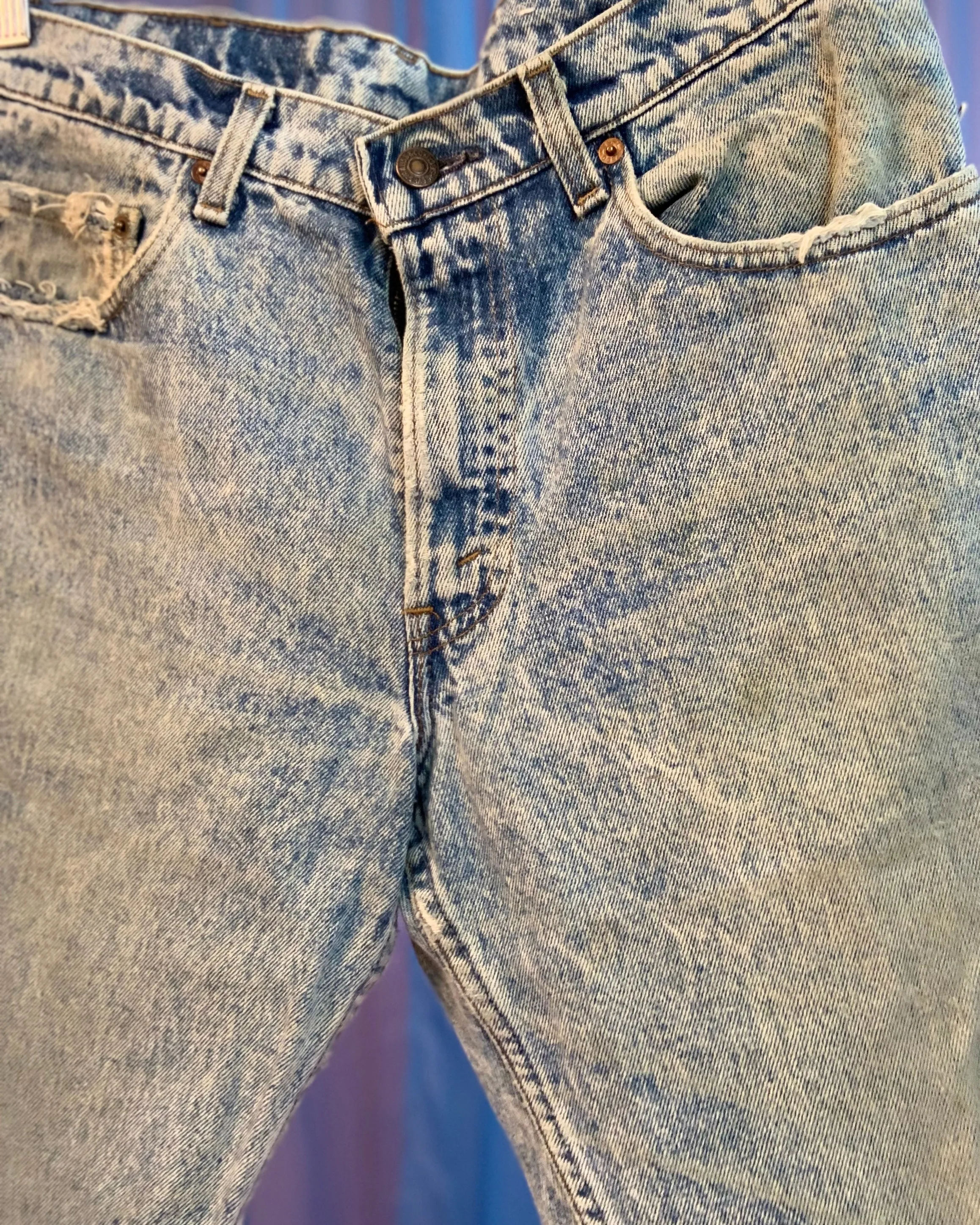 Levi’s 90’s acid wash jorts