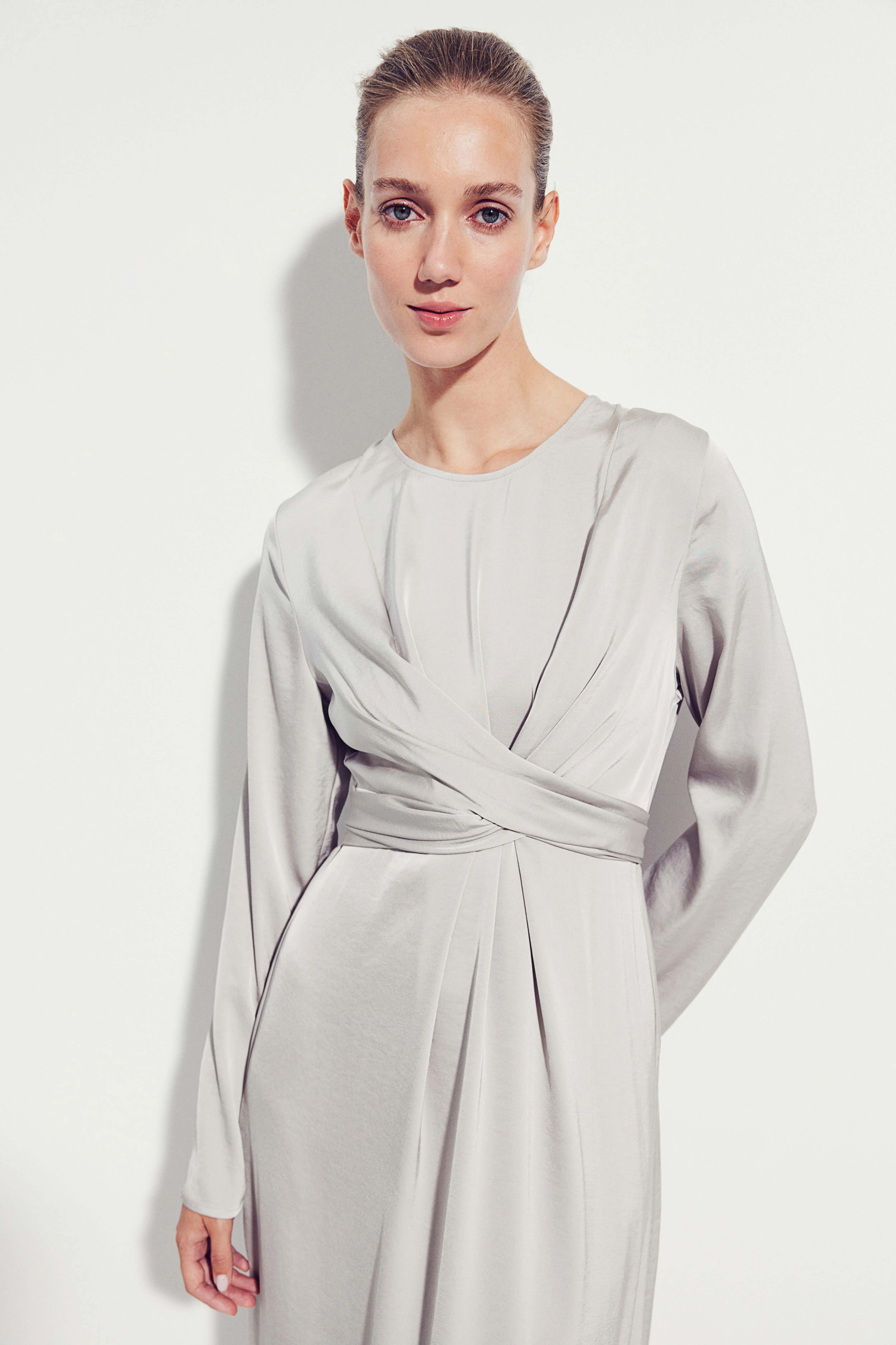 MAMA Satin nursing dress - Round neck - Long sleeve - Light greige - Ladies | H&M GB