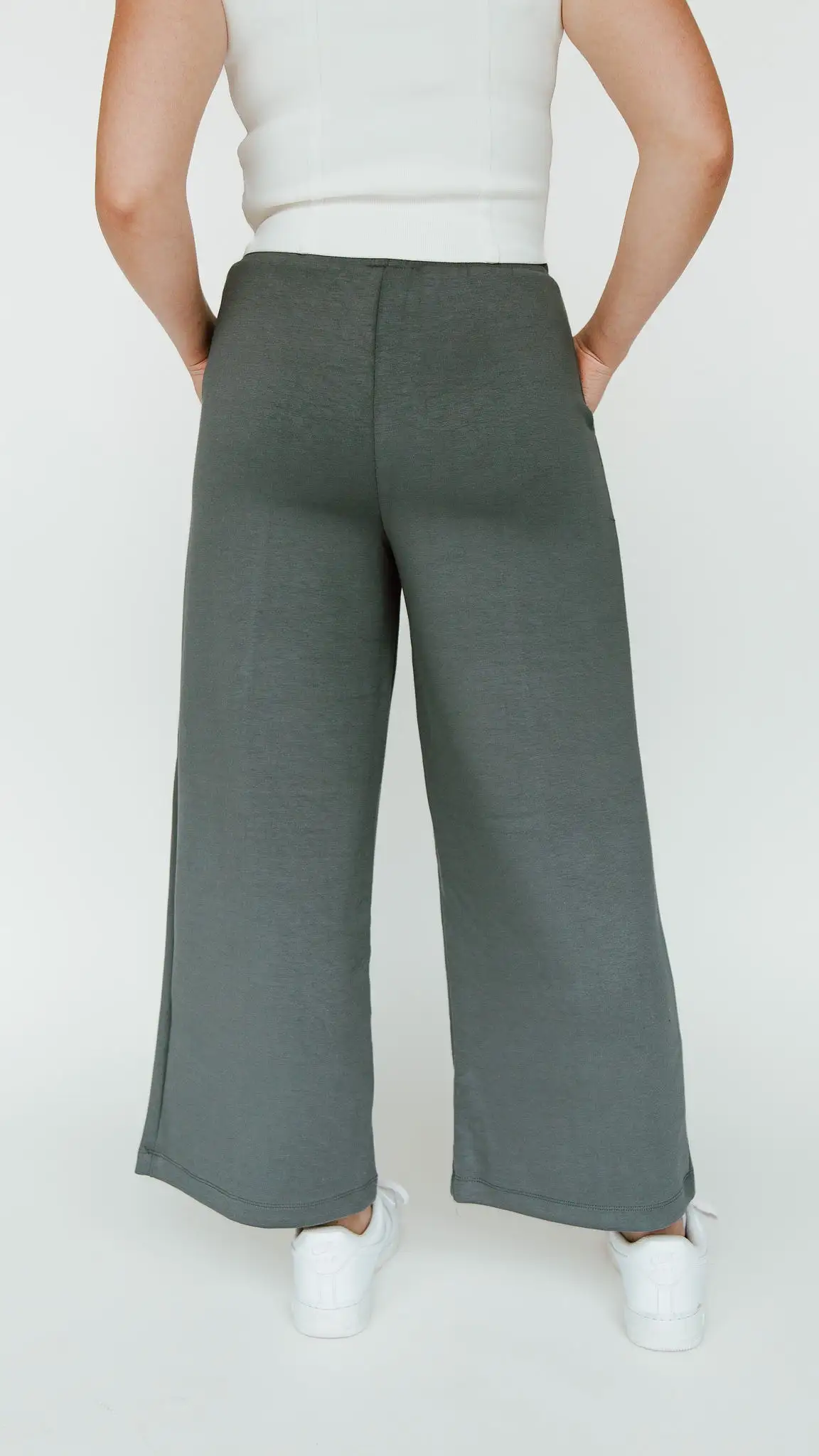 The Mazzara Wide Leg Pant in Charcoal