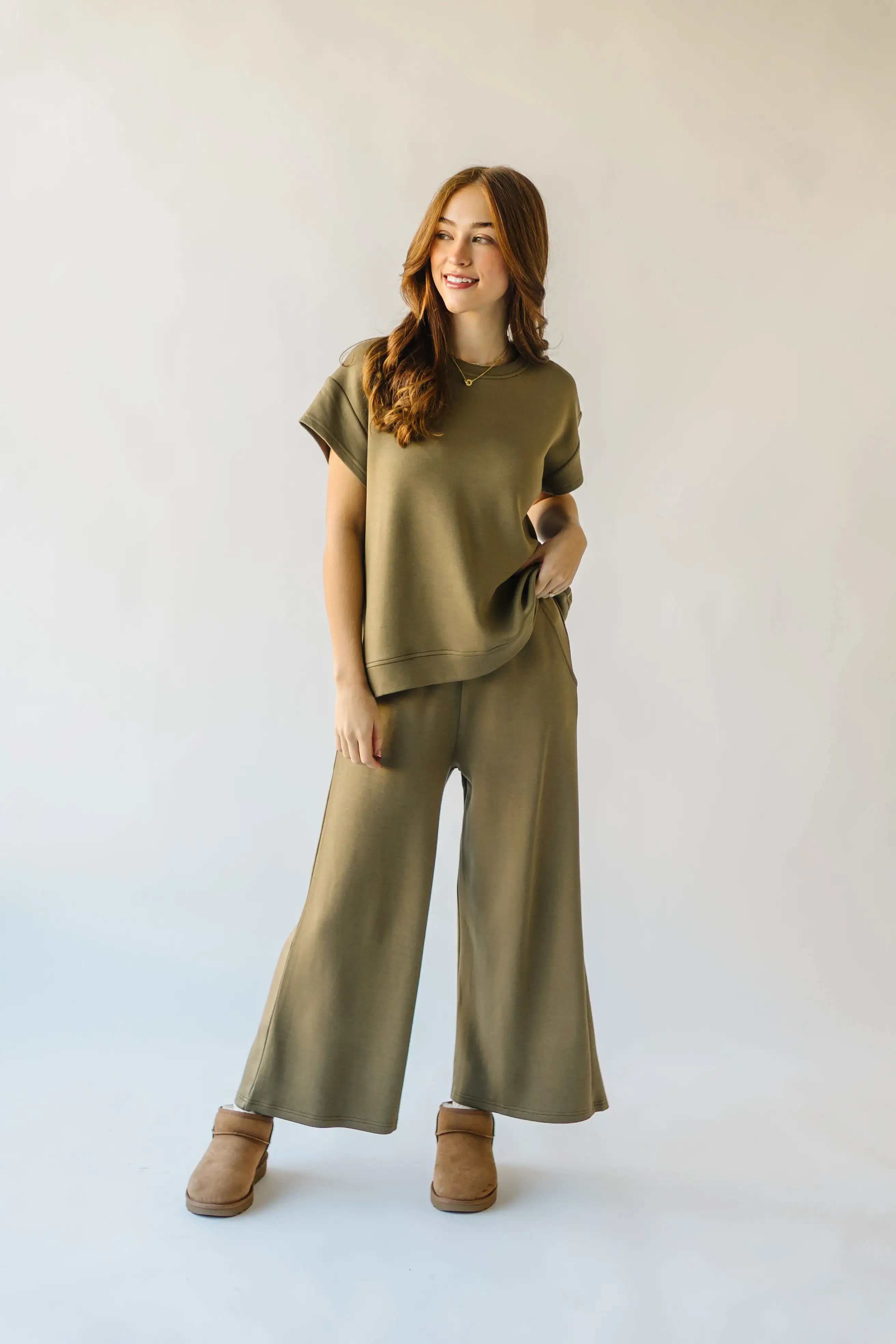 The Ronnie Basic Wide Leg Pant in Olive