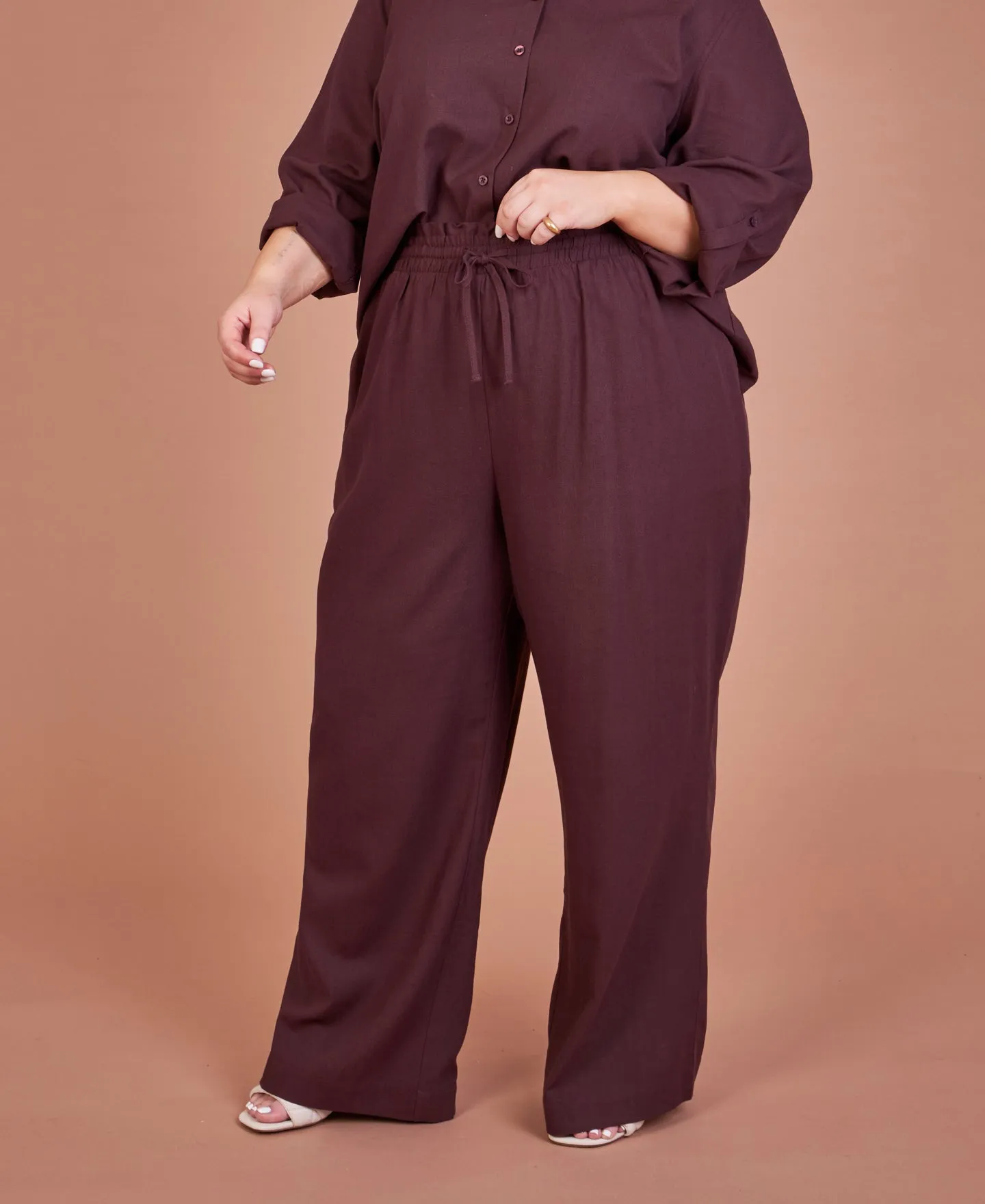 Women's Isobelle Curve Linen Blend Wide Pant in Fudge | Postie